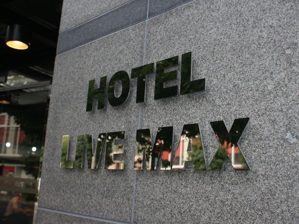 Hotel Livemax Budget Esaka Suita Exteriör bild